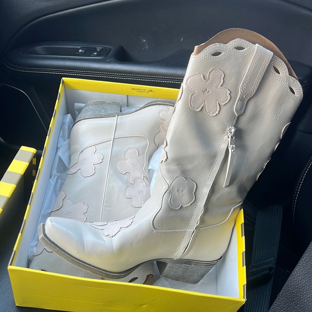 BRAND NEW W BOX COWGIRL/COWBOY BOOTS